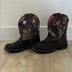 Women’s Brown Camo Pull-On Cowboy Boots with Pink Accents